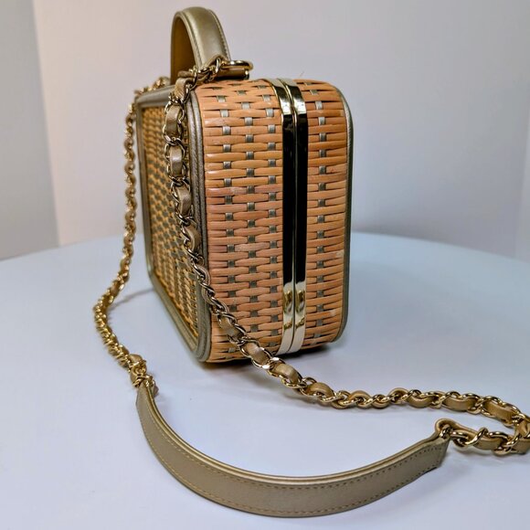 Chanel Rare Box Bag in Woven Rattan and Champaign Gold Leather - Picture 15 of 16